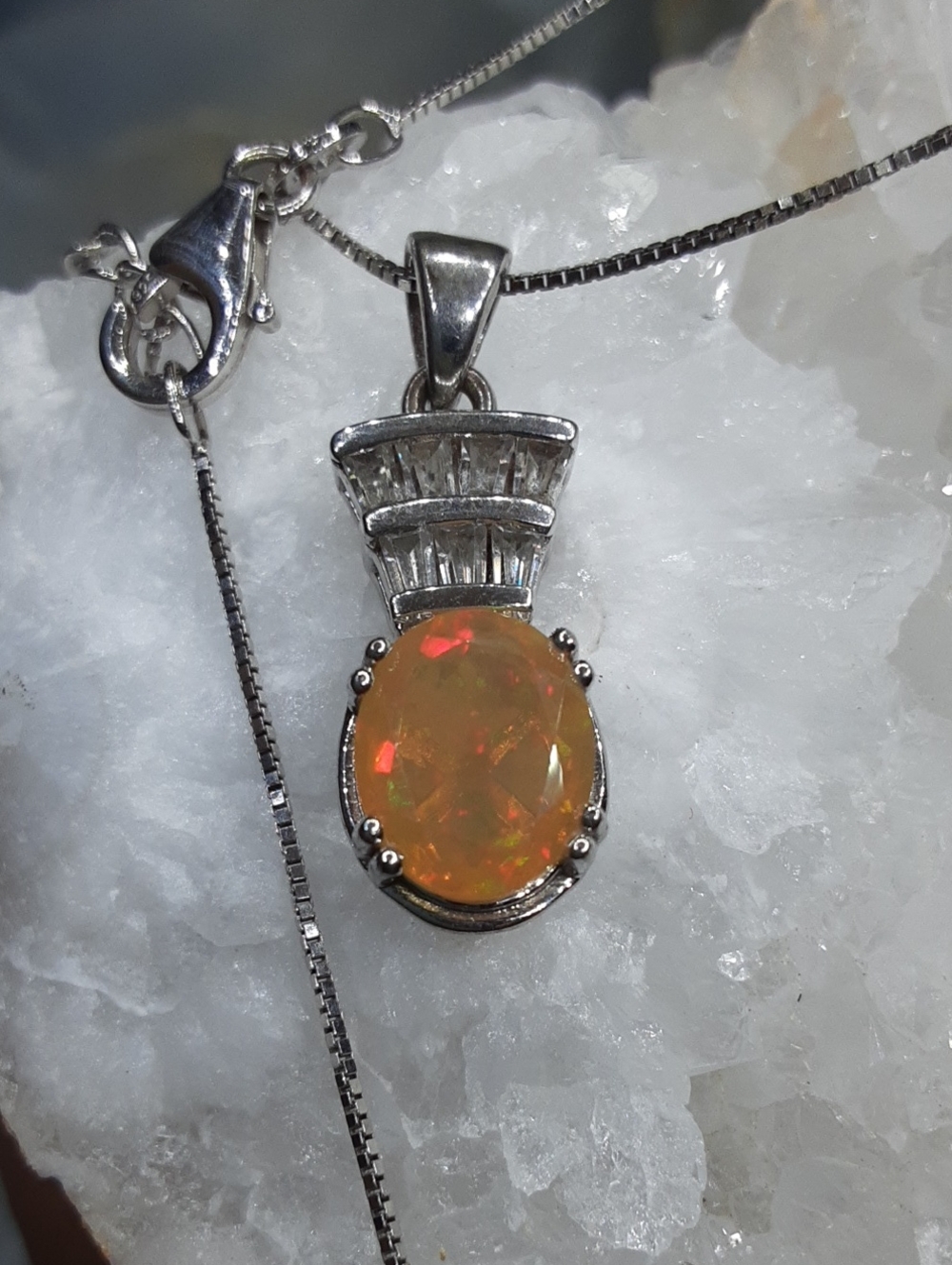 925 Genuine Opal Pendant With Chain.